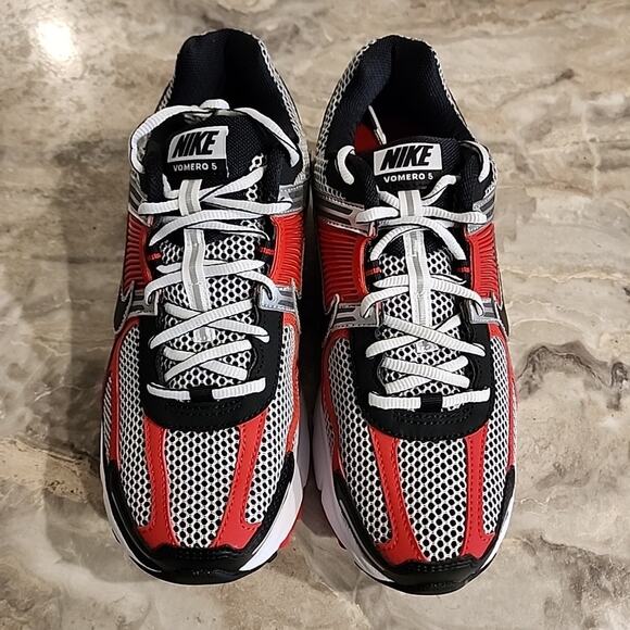 Nike Zoom Vomero 5 Men's Size 9.5 Metallic Silver/Black HV0926-095 - Picture 6 of 8